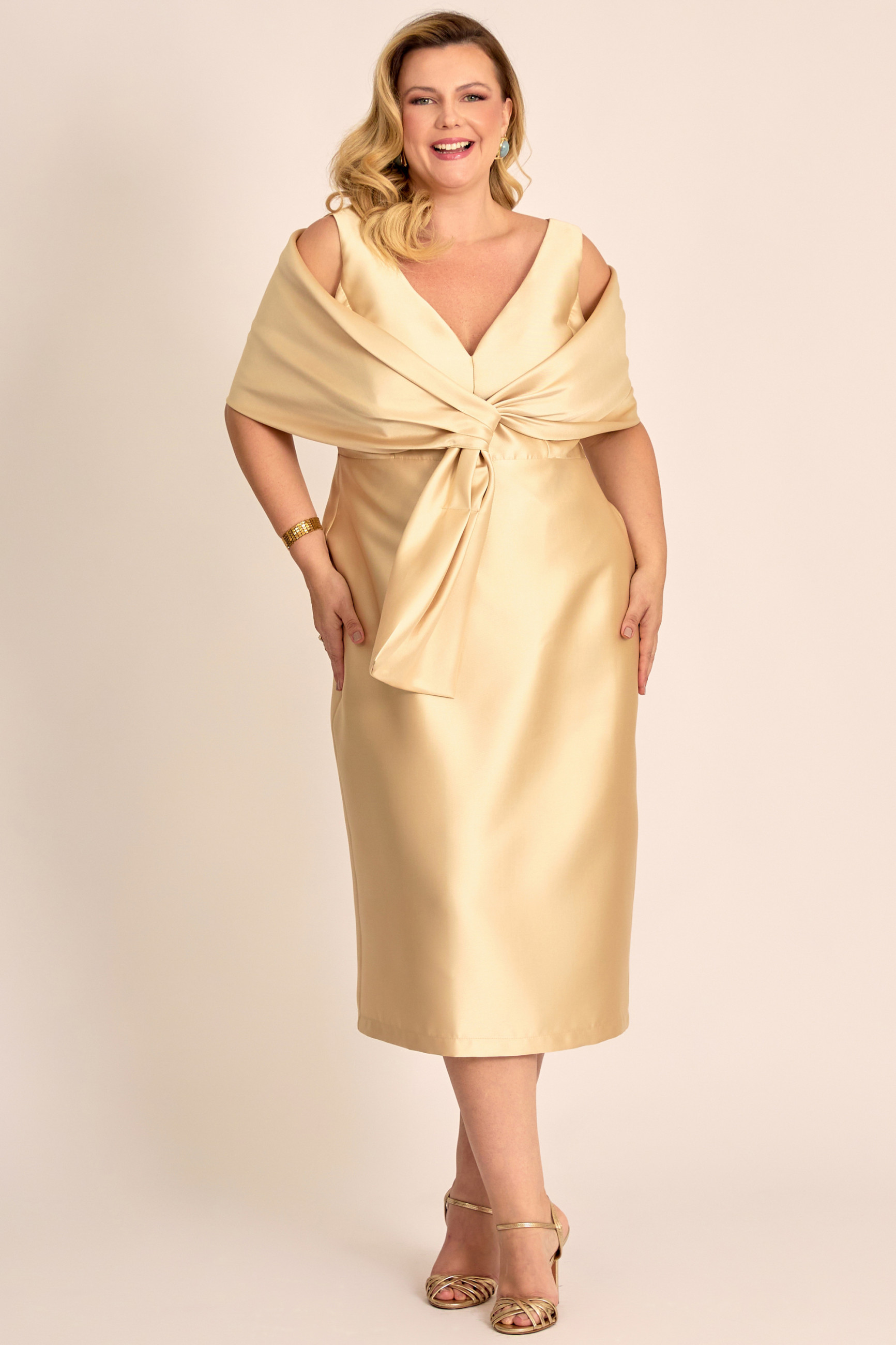Vestido de Festa Midi Plus Size Dourado Sônia Ladydress